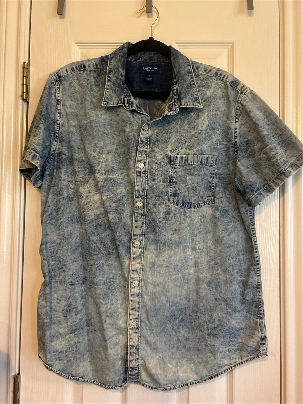 Arizona Jean Company Light Blue Acid-Wash Short Sleeve Button-Up Shirt